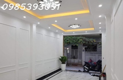 Tôi chính chủ bán căn nhà 5 tầng DT 38m2 ngay UBND Hữu Hoà ngay sát Cầu Tó một bước chân