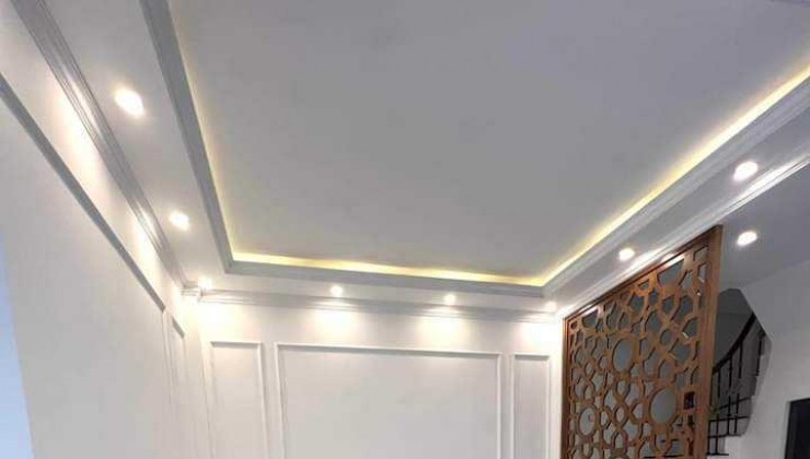 Mới phố Hoàng Hoa Thám-Ba Đình, Gần ô tô, 30m*5T, MT 4.8M