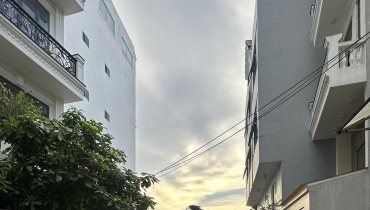 Nhà mới đường Nguyễn Văn Quá, Quận 12,  80 m2  hẻm xe hơi, 5 tầng chỉ 4 tỷ