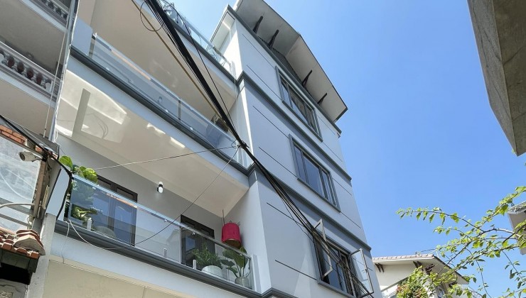 nhà đẹp lô góc Long Biên, 95m x 4 tầng, mặt tiền 9.3m, gara ôtô, full nội thất