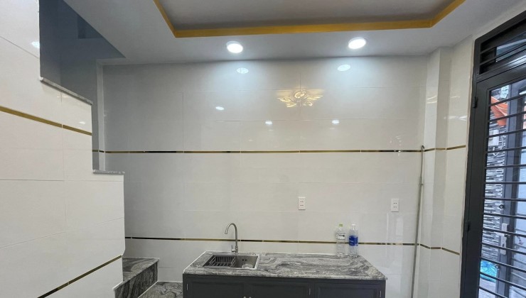 Nhỉnh 1 tỷ có nhà 2 tầng 2 WC sát Bàu Cát