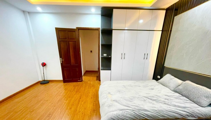 Cực gấp bán nhà 4T ô tô, KD, đường Lĩnh Nam 50m2 giá 4.2 tỷ