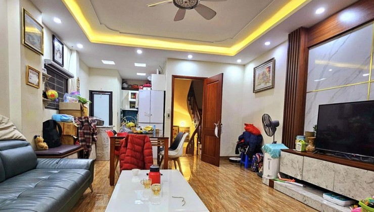 Bán nhà Tôn Thất Tùng, 46m2, 5 Tầng, MT 4,8m, Lô góc – Kinh Doanh, giá 8,1 Tỷ