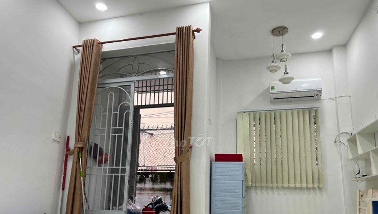 Cho thuê Nhà hẻm 80 Nguyễn Hồng Đào, 2 tầng 2PN, 8 triệu