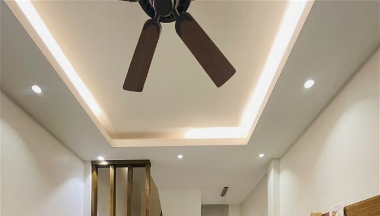 Nhà đẹp lô góc ở ngay phố Bạch Mai 36m2x5 tầng, ngõ trước nhà 3 gác phi chỉ 4.75 tỷ.