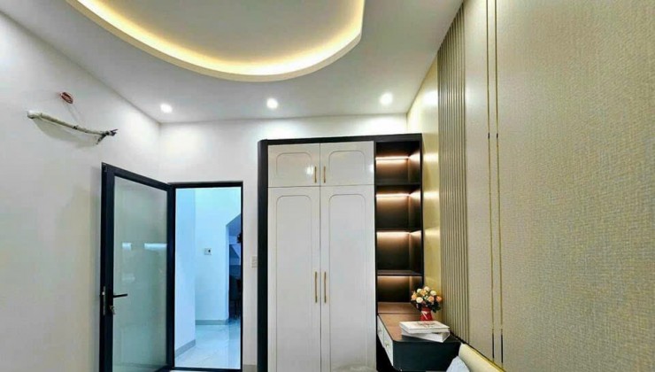 BÁN NHÀ ĐƯỜNG NGUYỀN ĐÌNH HOÀN CẦU GIẤY 50M2, 4 TẦNG Ở RỘNG 2 THOÁNG HƠN 3 TỶ