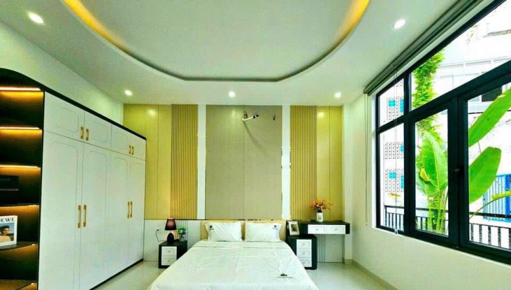 BÁN NHÀ ĐƯỜNG NGUYỀN ĐÌNH HOÀN CẦU GIẤY 50M2, 4 TẦNG Ở RỘNG 2 THOÁNG HƠN 3 TỶ