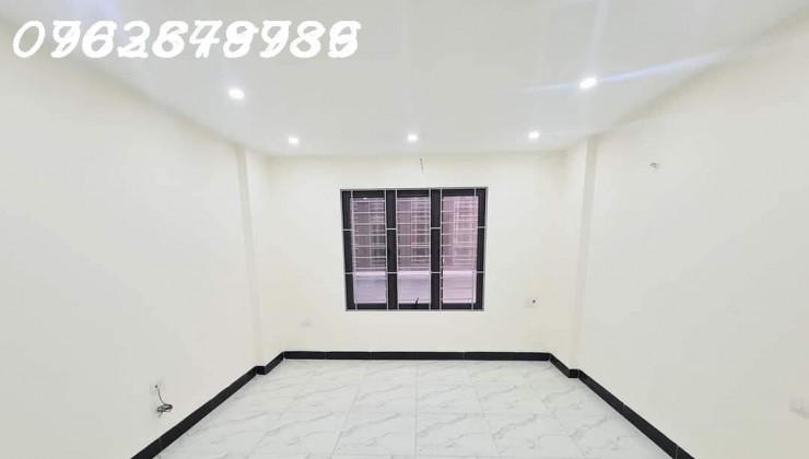 Nhà Đại Khang ngay mặt phố ô tô đỗ cổng 30m2 5 tầng