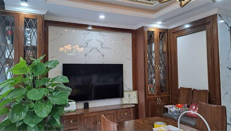 Nhà Ngọc Thụy, 2 ô tô tránh,7 tầng thang máy, 40m2, giá 6,8 tỷ