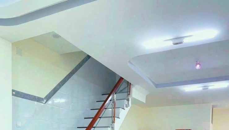 BÁN GẤP NHÀ 1 TRỆT, 1 LẦU  NGAY NGÃ TƯ VƯỜN LÀI- 72M2- 3PN CHỈ 3,7 TỲ