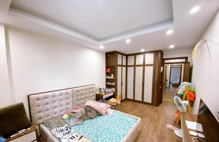 Bán nhà Vạn Phúc 45m2, cách phố 20m ,mặt tiền 5m ngõ rộng nhỉnh 5  tỷ. Gọi ngay Công Nhà Tuyển