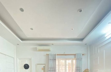 Bán nhà Ngõ 105 Xuân La Tây Hồ 63m x MT 4,3m - Nhỉnh 12 tỷ - Phân Lô- Ô tô Tránh - Vỉa hè