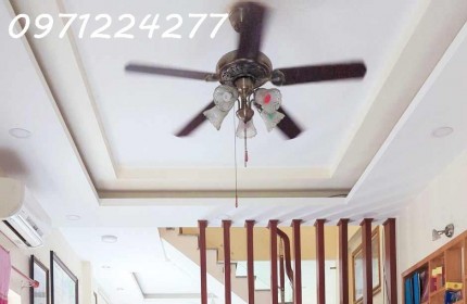 BÁN NHÀ LINH XUÂN - THỦ ĐỨC 128M2 [ 4 X 32 ] 2 TẦNG - 3 PHÒNG NGỦ  3 VỆ SINH , NHÀ HOÀN CÔNG ĐỦ ,XE HƠI TỚI CỬA [ GIÁ CHỈ 4 TỶ 200 ]