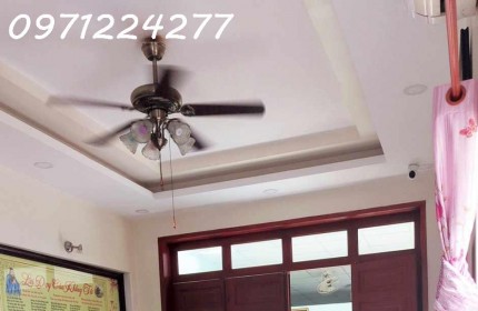 BÁN NHÀ LINH XUÂN - THỦ ĐỨC 128M2 [ 4 X 32 ] 2 TẦNG - 3 PHÒNG NGỦ  3 VỆ SINH , NHÀ HOÀN CÔNG ĐỦ ,XE HƠI TỚI CỬA [ GIÁ CHỈ 4 TỶ 200 ]