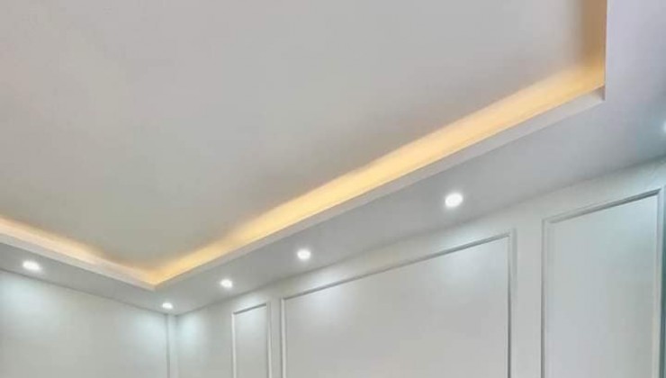 QUẬN TÂY HỒ NHÀ MỚI 5 TẦNG ĐÓN TẾT 10M RA ÔTÔ RA MẶT PHỐ DT:40M2 MT:3.6M 3 PHÒNG NGỦ GIÁ:4.8 TỶ  CHỦ TẶNG LẠI TOÀN BỘ FUN NỘI THẤT ĐẦY ĐỦ KHÁCH VỀ Ở