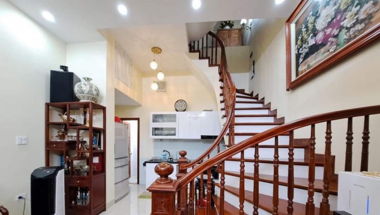 NHÀ ĐẸP PHẠM HỒNG THÁI, 35M2, 4 TẦNG, MẶT TIỀN 7M CHỈ 6.5 TỶ, CÁCH PHỐ 10M, SỔ ĐỎ VUÔNG.