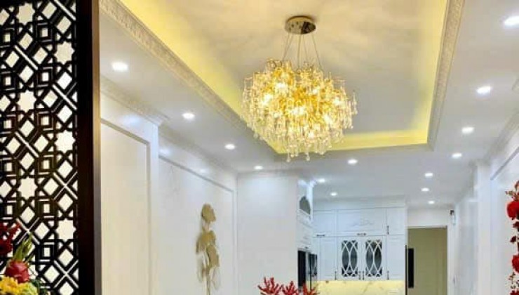 Hiếm, Bán Nhà Khu VIP số 1 Nguyễn Văn Cừ, Ngõ 560 Phân Lô hàng không, Oto tránh, 4 tầng dân xây giá 6.x tỷ