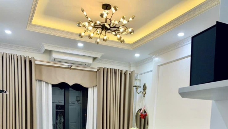 Hiếm, Bán Nhà Khu VIP số 1 Nguyễn Văn Cừ, Ngõ 560 Phân Lô hàng không, Oto tránh, 4 tầng dân xây giá 6.x tỷ