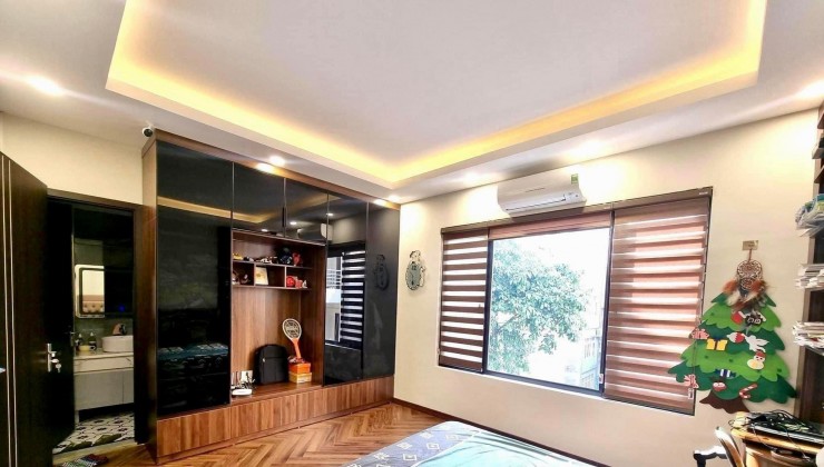 Bán Nhà Nguyễn Văn Cừ, Ngõ 560 Vip nhất phố, 7 tầng thang máy, Gara 2 Oto, Full nội thất hiện đại, 80m2 - MT 6.5m