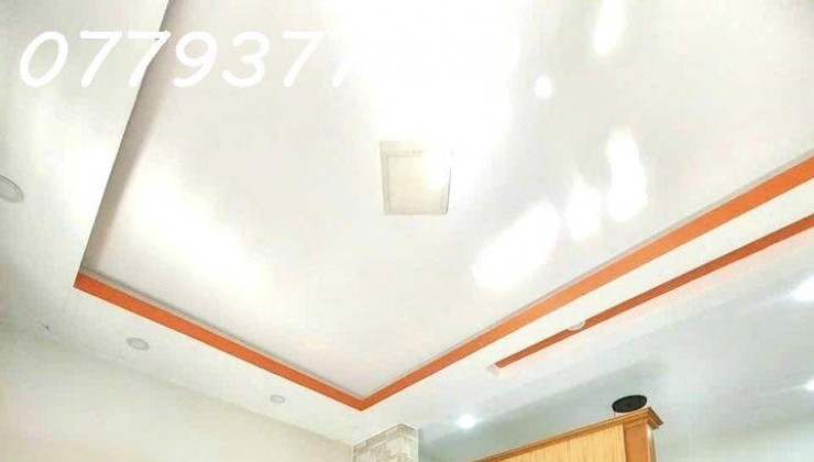 Gấp bán nhà Mặt Tiền Lê Văn Việt - Quận 9,68m2 , ngang bề thế 9m , Giá chỉ 3.4 TỶ