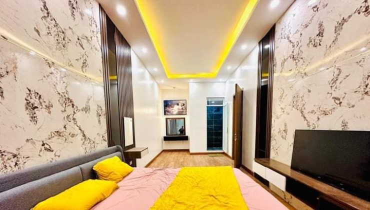 VÀI BƯỚC RA PHỐ CỔ ĐẸP LUNG LINH - NHÀ DT:45M2 5 TẦNG 4 P NGỦ MT:3.7M + FUN NỘI THẤT XỊN KHÁCH VỀ Ở LUÔN - PHỐ CẦU ĐẤT QUẬN HOÀN KIẾM.