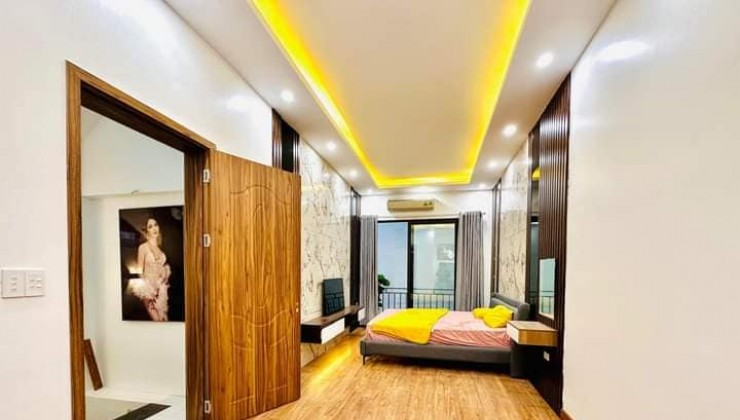 VÀI BƯỚC RA PHỐ CỔ ĐẸP LUNG LINH - NHÀ DT:45M2 5 TẦNG 4 P NGỦ MT:3.7M + FUN NỘI THẤT XỊN KHÁCH VỀ Ở LUÔN - PHỐ CẦU ĐẤT QUẬN HOÀN KIẾM.