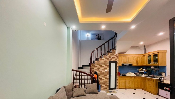 Bán nhà ngõ 325 Nguyễn Khang, Cầu Giấy, 33m2x5 tầng, 50m ra mặt phố, nhà mới, giá 5 tỷ