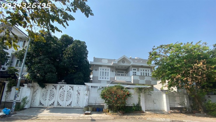 Villa sân vườn Bình Lợi view Công Viên, DT 16x21m, 3 lầu, 33 tỷ TL