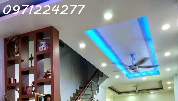 BÁN NHÀ ĐƯỜNG SỐ 17 HOÀNG DIỆU 2 - LINH CHIỂU THỦ ĐỨC 90M2 3 TẦNG , XE HƠI ĐỖ CỬA, HOÀN CÔNG ĐỦ  [ GIÁ CHỈ 7.6 TỶ ]