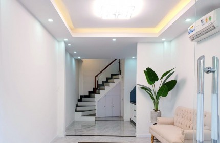 Bán gấp nhà Nguyễn Thiện Thuật p24 3 tầng 40m2 giá chỉ 4 tỷ 200