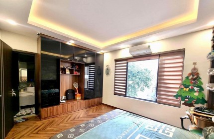 Bán Nhà Nguyễn Văn Cừ, Ngõ 560 Vip nhất phố, 7 tầng thang máy, Gara 2 Oto, Full nội thất hiện đại, 80m2 - MT 6.5m