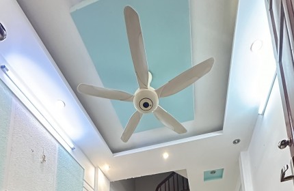 BÁN NHÀ ĐẸP PHỐ NGUYỄN KHÁNH TOÀN. DT 32 M2, 5 TÂMG, MẶT TIỀN 3,2 M. GIÁ 4,7 TỶ. SĐT: 0981593380.