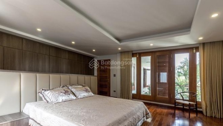 Bán biệt thự Tây Nam Linh Đàm 200m2, nhà hoàn thiện 8 tỷ, có thang máy, view nhìn giữa vườn hoa