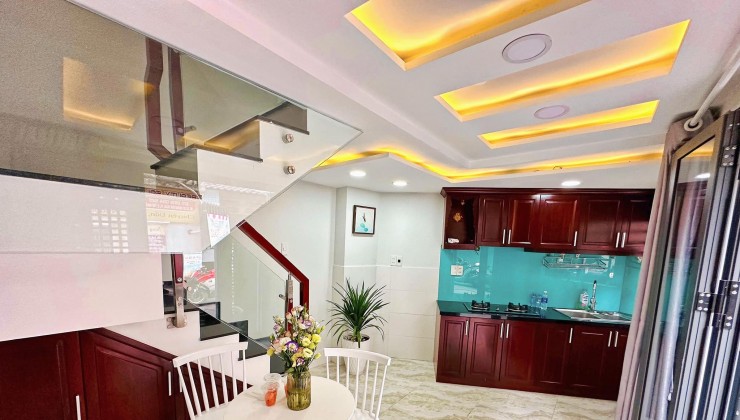 Bán Nhà Đẹp HXH 4 Tầng Khu Vip Đoàn Thị Điểm 30m2-Ngang 5m-Gần Sân Bay-Chỉ 5,5 Tỷ