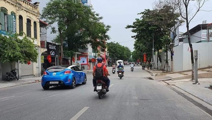 Bán nhà mặt phố Nguyễn Thái Học, quận Ba Đình giá tốt nhất!