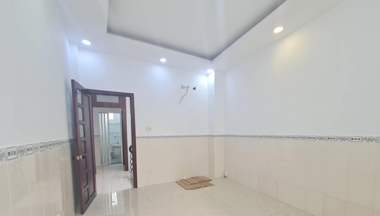 Bán nhà quận 10, đường Lý Thái Tổ, 43m2, 4 tầng, hẻm xe hơi, 7.5 tỷ