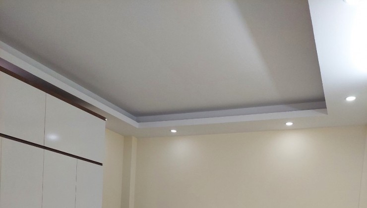 Bán GẤP nhà Hoàng Mai - Sổ đỏ 50m2 - 5 tầng - Ôtô đỗ cổng