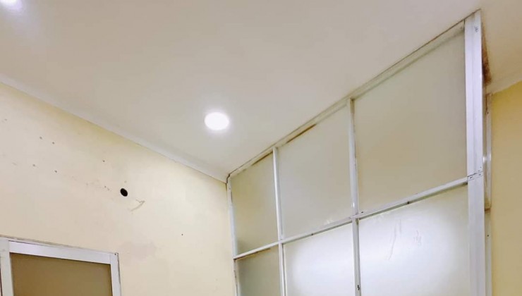 Nhà Rẻ Diện tích 72m2 

xây dựng 5 tấm Q4 Đoàn Văn Bơ có 40 triệu m