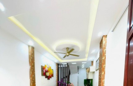 Bán nhà ngõ 68 Cầu Giấy, Quan Hoa, 43m2, 5 tầng, lô góc, ngõ 3 gác, nội thất đẹp, giá 5.9 tỷ