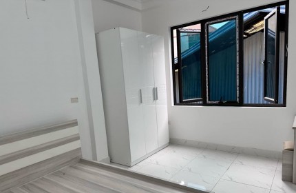 cho thuê căn nhà mới tại ngã tư Trịnh Văn Bô 45m x 4 tầng LH 0912683895