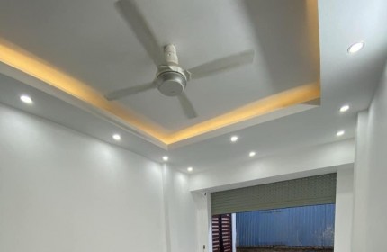 cho thuê căn nhà mới tại ngã tư Trịnh Văn Bô 45m x 4 tầng LH 0912683895