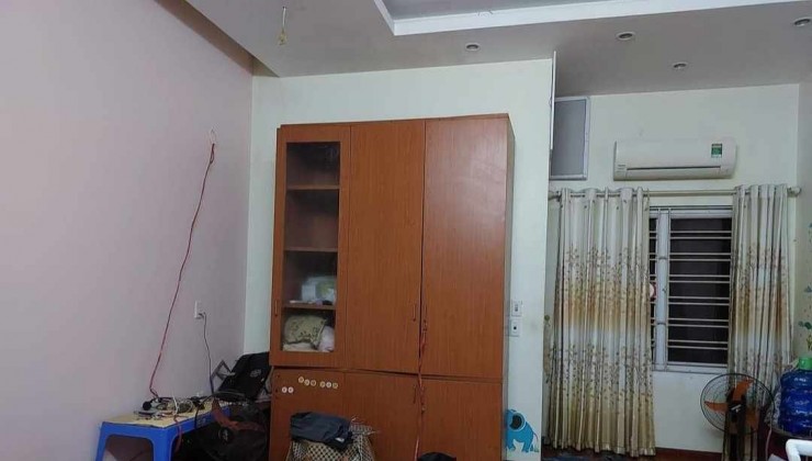 Cho thuê nhà Võng Thị, 30m2, 3T, 2N, cơ bản, ô tô, KD nhỏ, 5 triệu.