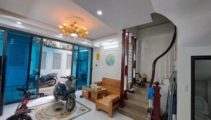 Nhà Long Biên 30m2, mặt ngõ ô tô  5 tầng, gần chợ, gần mặt phố