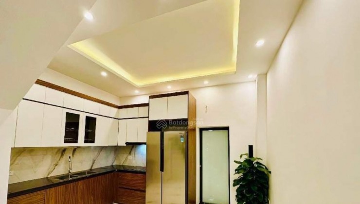 Bán nhà ngõ 521 Trương Định: 44m2 4 tầng, oto đỗ cổng, trước nhà rộng, thoáng sáng, chỉ 4,9 tỷ