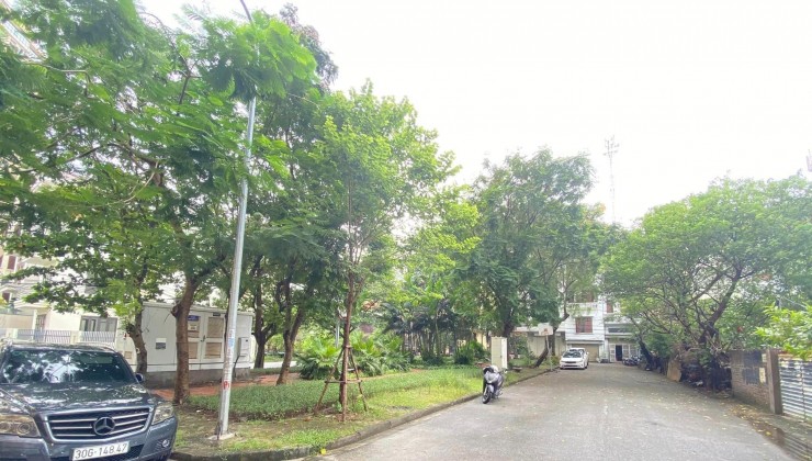 Hàng Xóm Lotte Mall, Đất Vàng Phố Lạc Long Quân,176m, Mt 11m. Giá 69 tỷ.