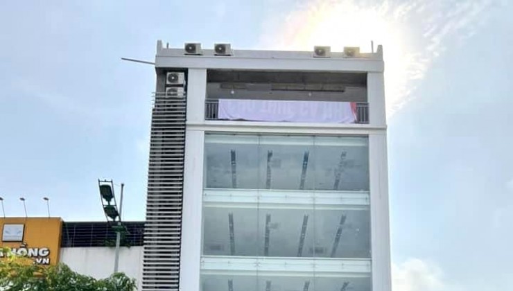 Bán tòa văn phòng 8 tầng mặt tiền lớn 11m đường Phạm Văn Đồng.