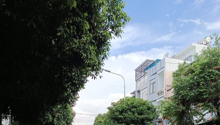 Văn Còn Nhà mới đường Nguyễn Văn Quá, Quận 12,  80 m2  hẻm xe hơi, 5 tầng chỉ 4 tỷ