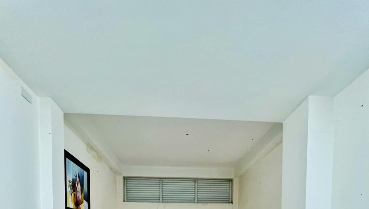 Thanh Vu  - Nguyễn Văn Trỗi - 50m2 - Nở Hậu Đẹp - 3 Tầng , 4 PN  -Giá  5.590 Tỷ.