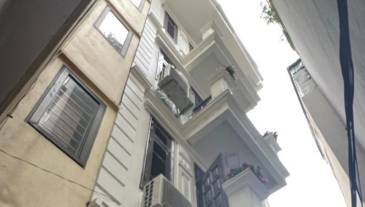 Bán nhà Khương Đình, Thanh Xuân, 50m2, MT: 4,3m, nhà đẹp, mấy bước chân ra phố,