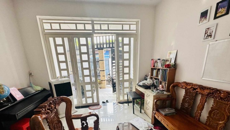 Gấp Bán Nhà Trung Tâm Q9 - 180M2 - Chỉ 5.x Tỷ - Chậm là mất lượt ạ !